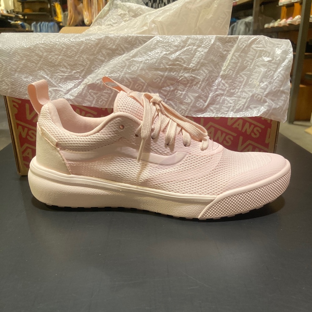 Brand new super cute vans ultrarange